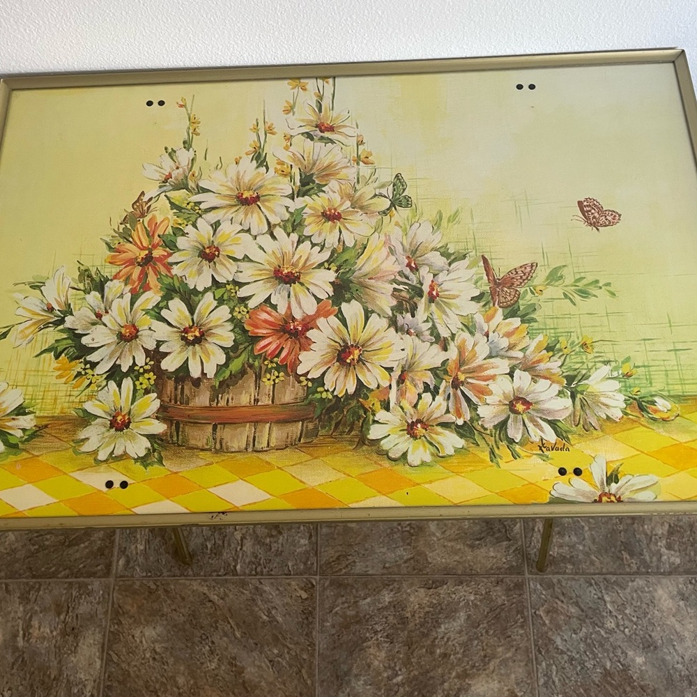 VTG Lavada Floral basket and butterfly tv tray. 24”x223”x13” retrodecor cottage - Picture 9 of 13